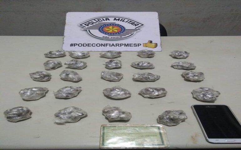 PM prende traficante que escondia droga em colchão PM prende traficante que escondia droga em colchão